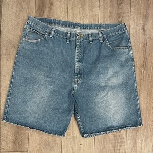 Wrangler Classic Blue Denim Men's Shorts Size 46 Relaxed Fit
